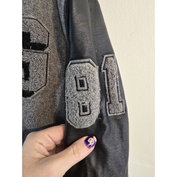 GUESS Boys Youth Varsity Wool Blend Hooded Jacket Full Zip Black & Gray Size 7 - Picture 3 of 10